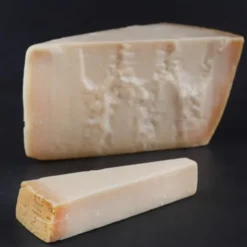 Parmigiano Reggiano DOP au lait cru