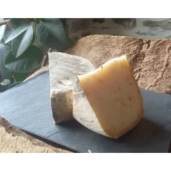Tommette brebis piment au lait cru